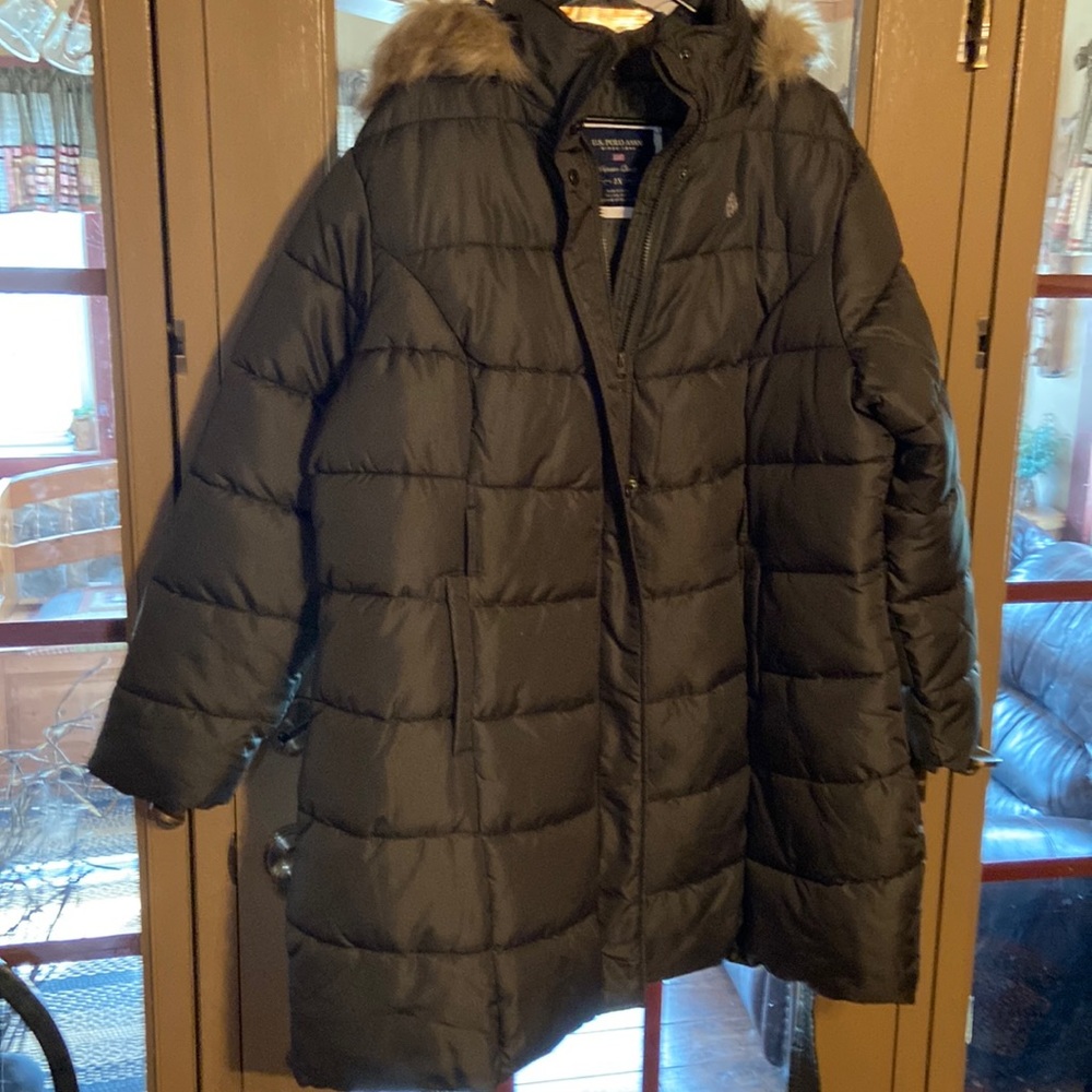 Hunter green polo 2x parka fur hood with belt.